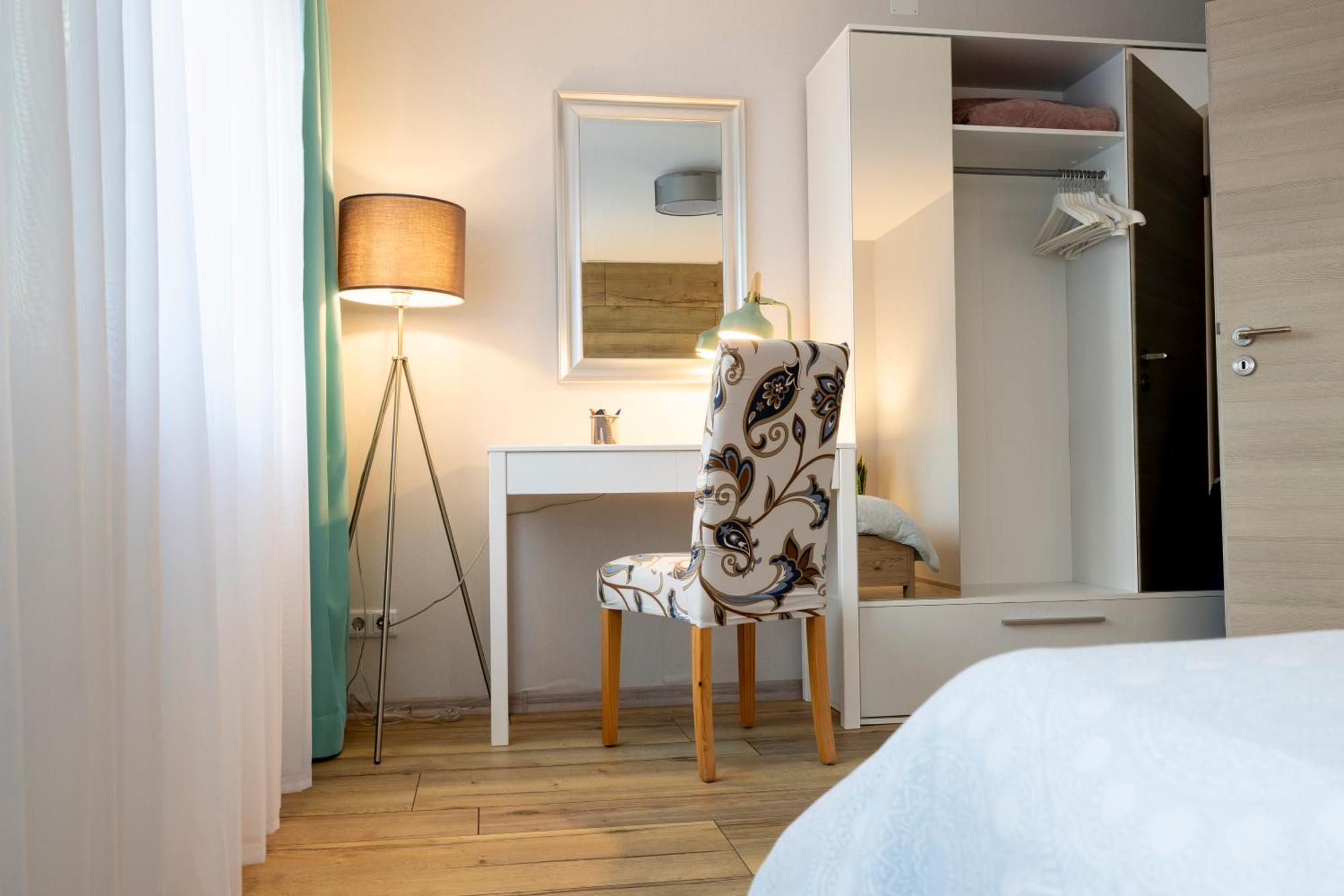 Design Apartment- 24H Self-Check-In - Bis 4 Pers - Parkplatz - Wifi - Balkon -Terrasse - In Direkter Weihernaehe - Radwege Schiffweiler Zewnętrze zdjęcie