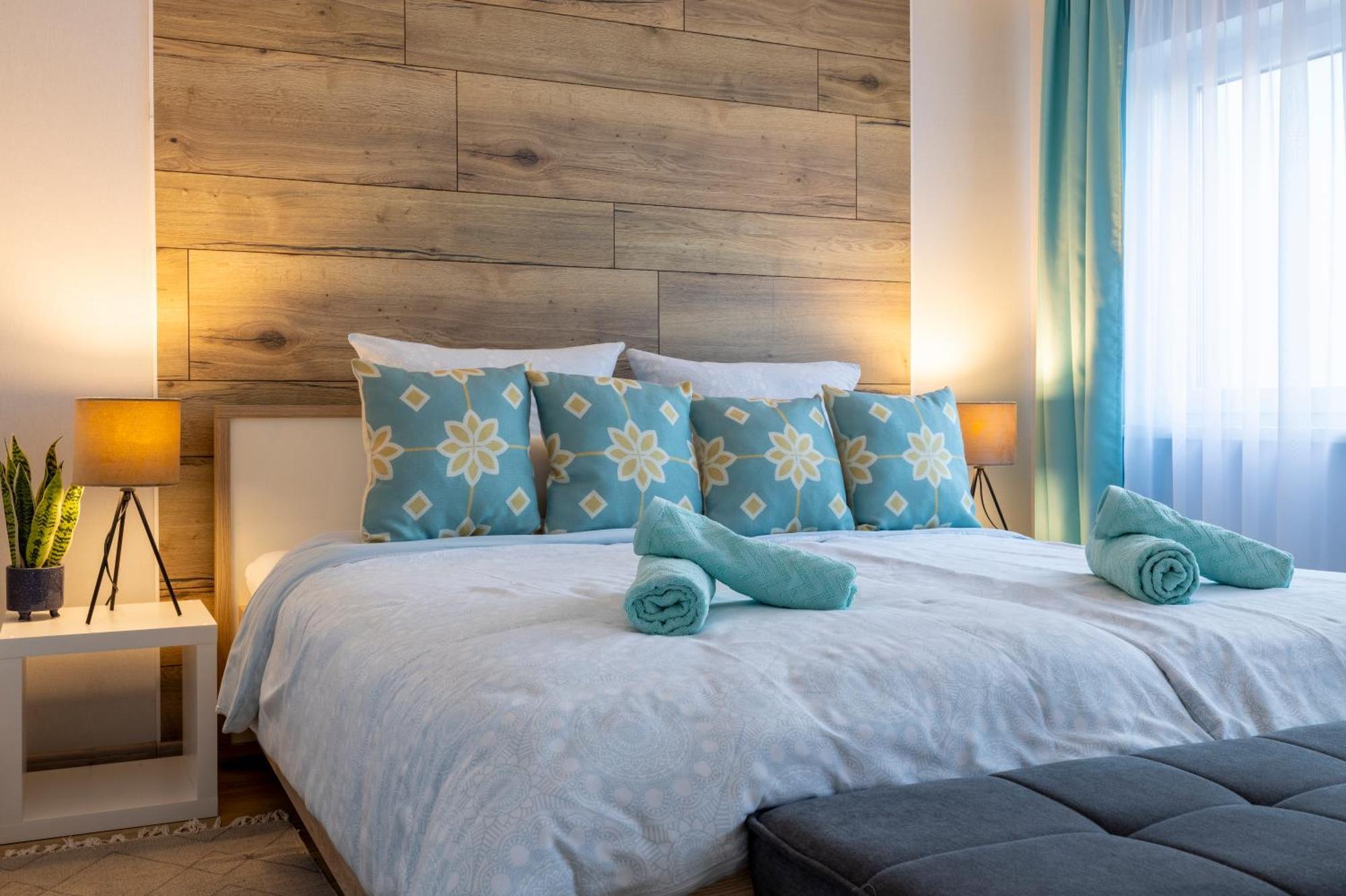 Design Apartment- 24H Self-Check-In - Bis 4 Pers - Parkplatz - Wifi - Balkon -Terrasse - In Direkter Weihernaehe - Radwege Schiffweiler Zewnętrze zdjęcie