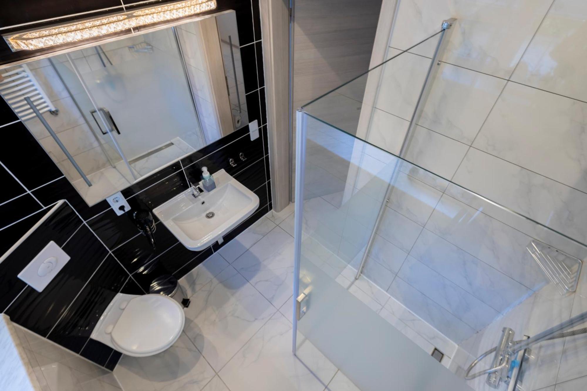 Design Apartment- 24H Self-Check-In - Bis 4 Pers - Parkplatz - Wifi - Balkon -Terrasse - In Direkter Weihernaehe - Radwege Schiffweiler Zewnętrze zdjęcie