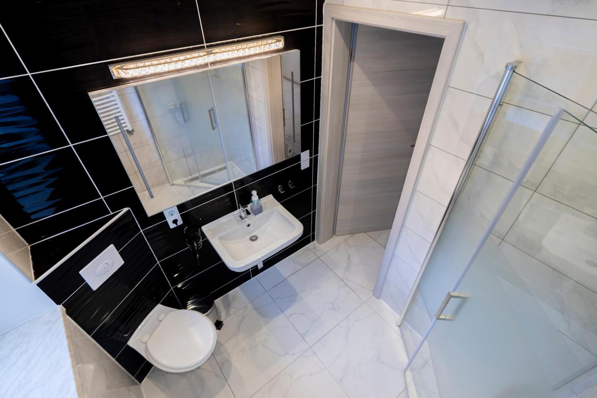 Design Apartment- 24H Self-Check-In - Bis 4 Pers - Parkplatz - Wifi - Balkon -Terrasse - In Direkter Weihernaehe - Radwege Schiffweiler Zewnętrze zdjęcie
