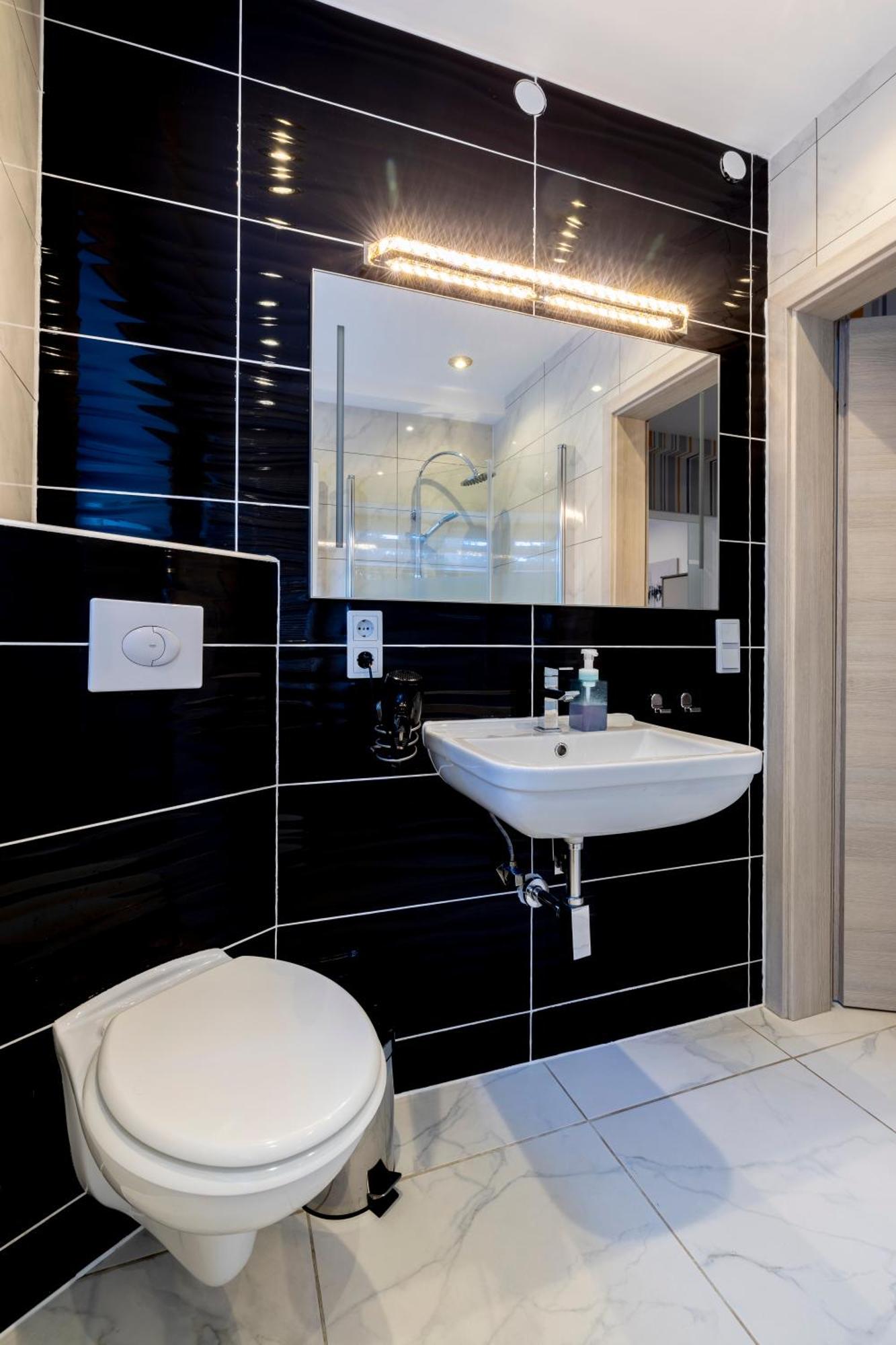Design Apartment- 24H Self-Check-In - Bis 4 Pers - Parkplatz - Wifi - Balkon -Terrasse - In Direkter Weihernaehe - Radwege Schiffweiler Zewnętrze zdjęcie