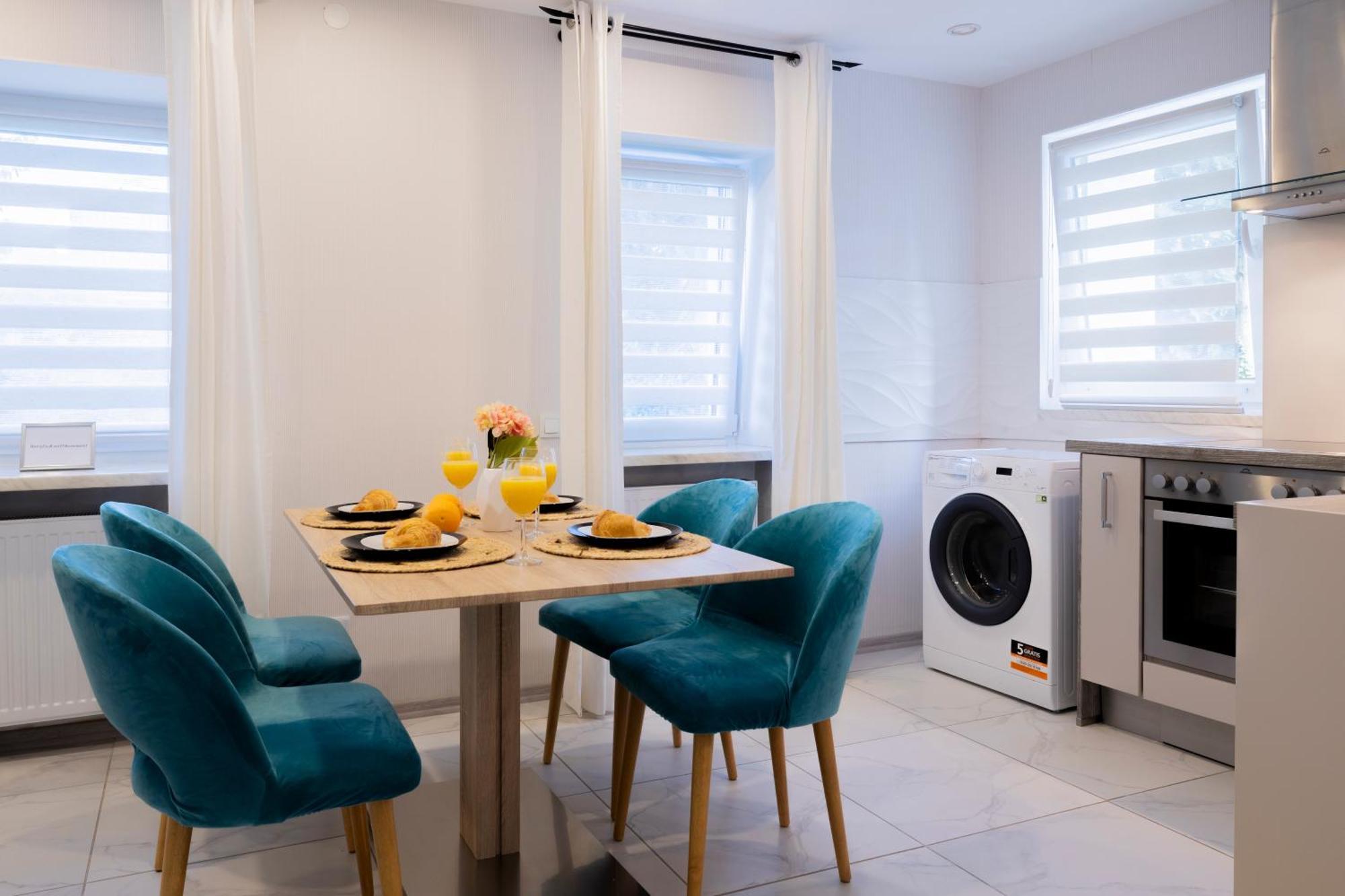 Design Apartment- 24H Self-Check-In - Bis 4 Pers - Parkplatz - Wifi - Balkon -Terrasse - In Direkter Weihernaehe - Radwege Schiffweiler Zewnętrze zdjęcie